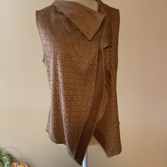 Suede Like Cloth Light Brown Vest - Picture 5 of 10